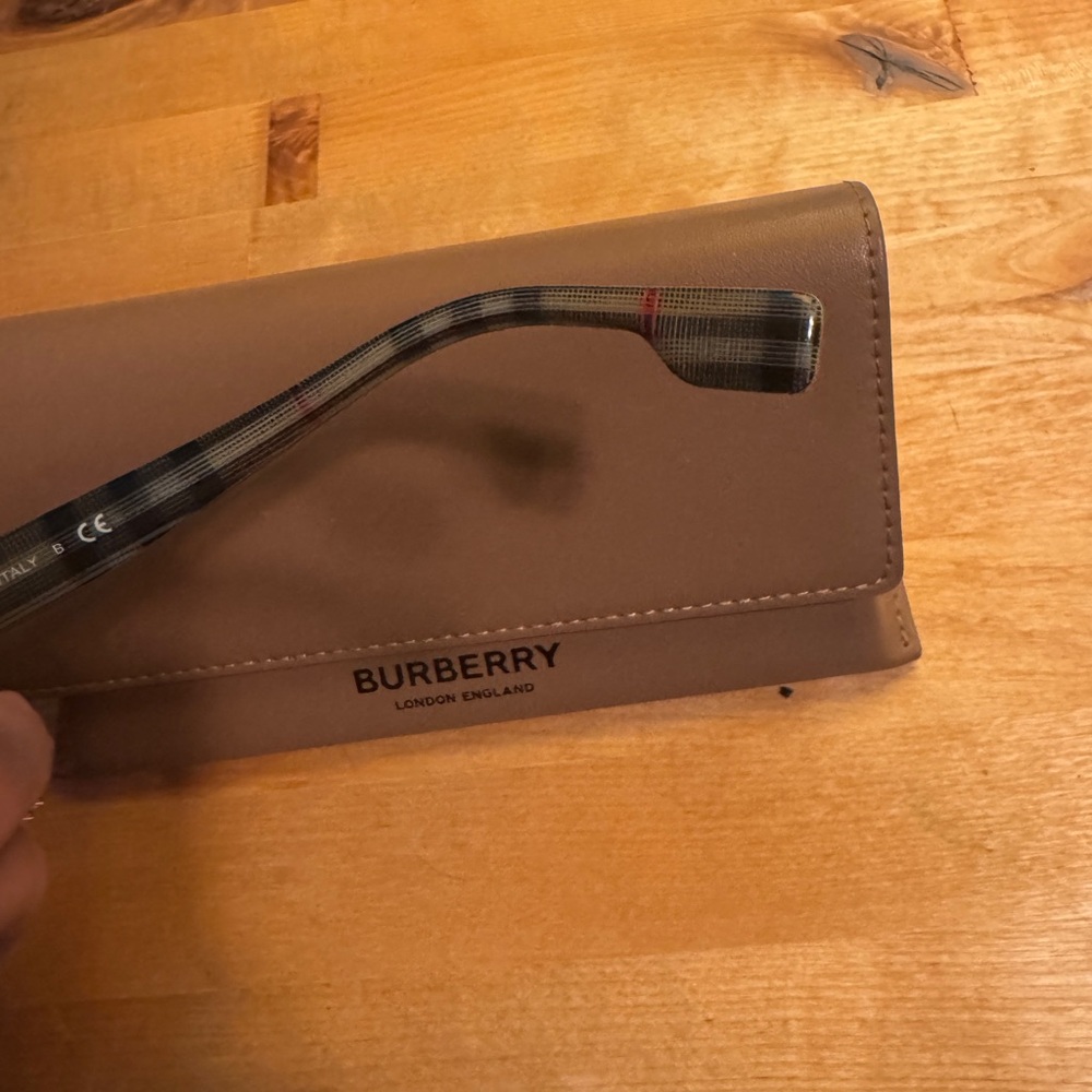 LIKE NEW Burberry Cooper Sunglasses w, case, dust bag, & box - Picture 6 of 11